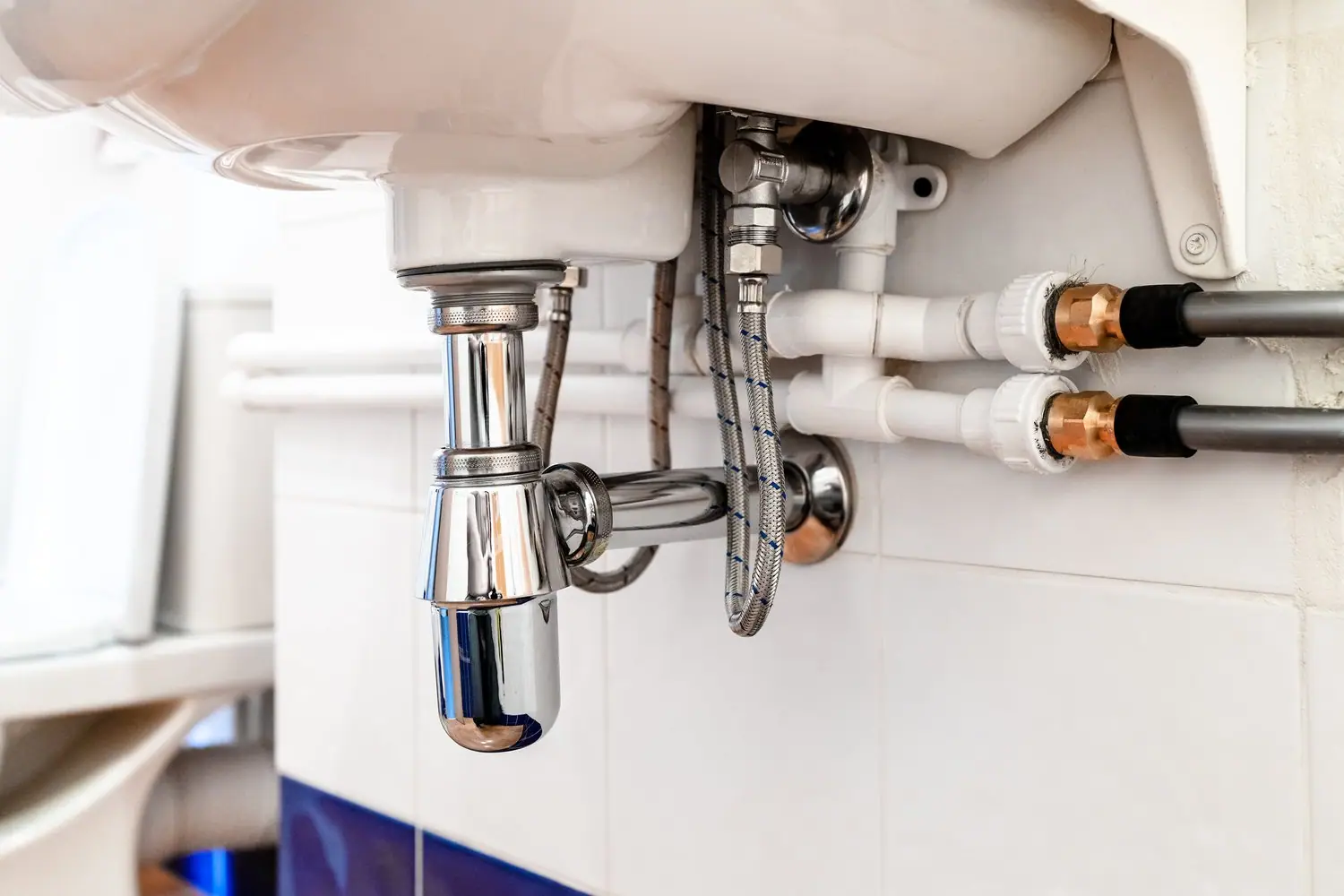 Jak wymienić syfon w zlewie - instalacja hydrauliczna bez hydraulika